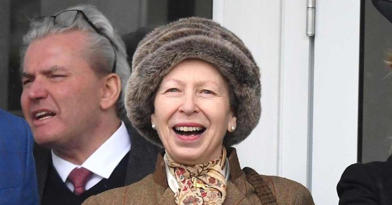 Fashion Icon Anne Comes Of Age
