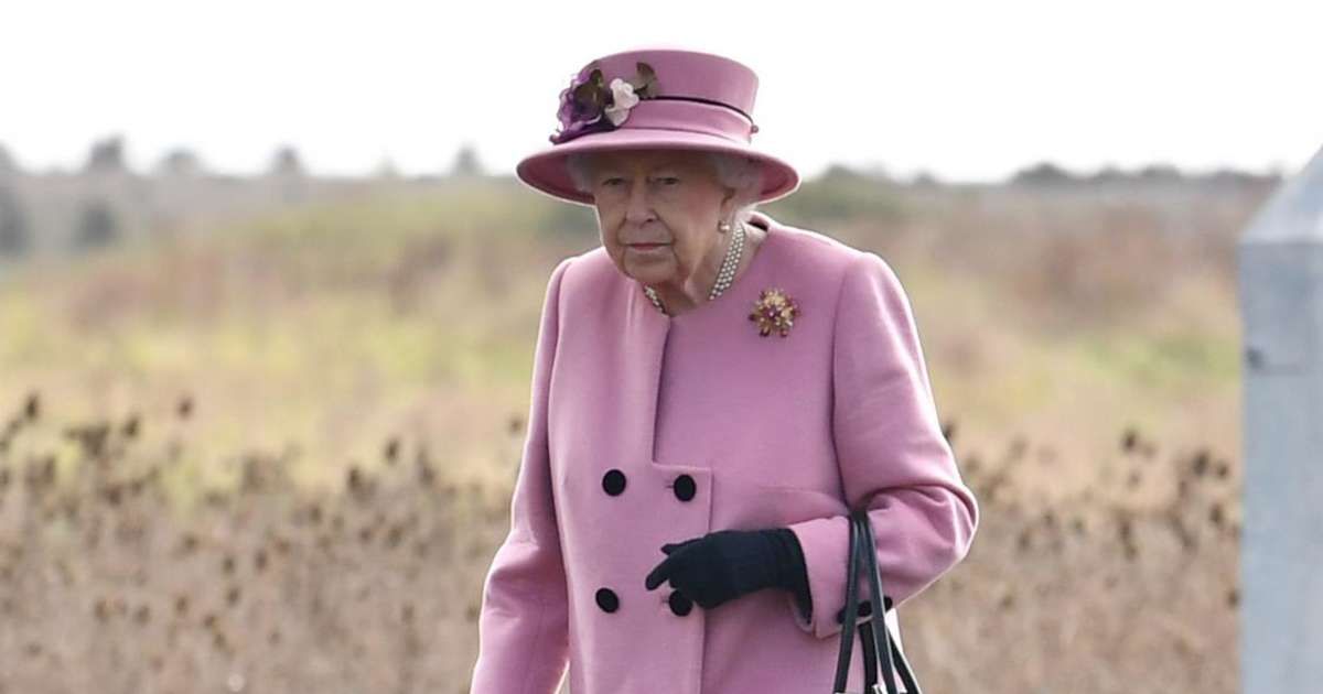 Queen Elizabeth Returns To Royal Duties 4 Days After Prince Philip's Death, Hosts Retirement Ceremony For Former Lord Chamberlain Earl Peel