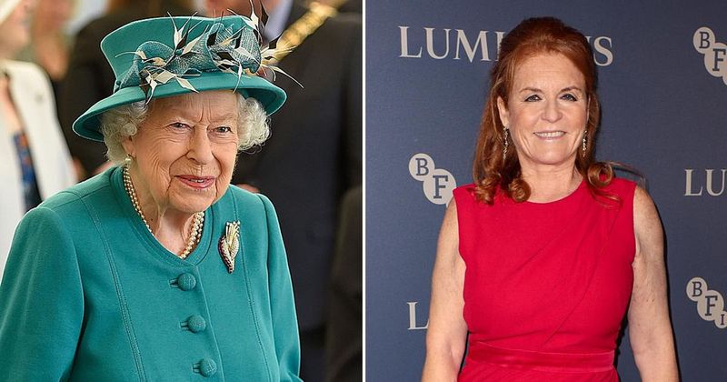 Queen Elizabeth 'Is Mellowing In Her Old Age' & 'Cautiously Inviting Sarah Ferguson To Some Events,' Expert Claims