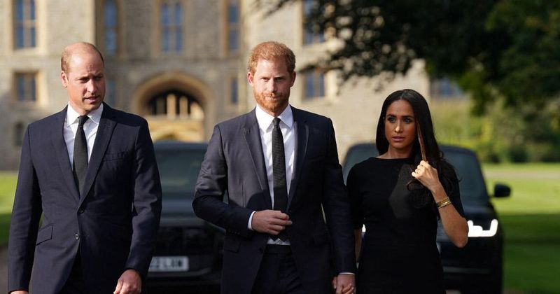 Prince Harry & Meghan Markle Are 'Still Uneasy' With The Royal Family