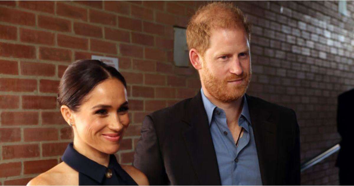Prince Harry and Meghan Markle visit local charter school, Colegio Cultura Popular. (Cover Image Source: Getty Images | Eric Charbonneau/Archewell Foundation)