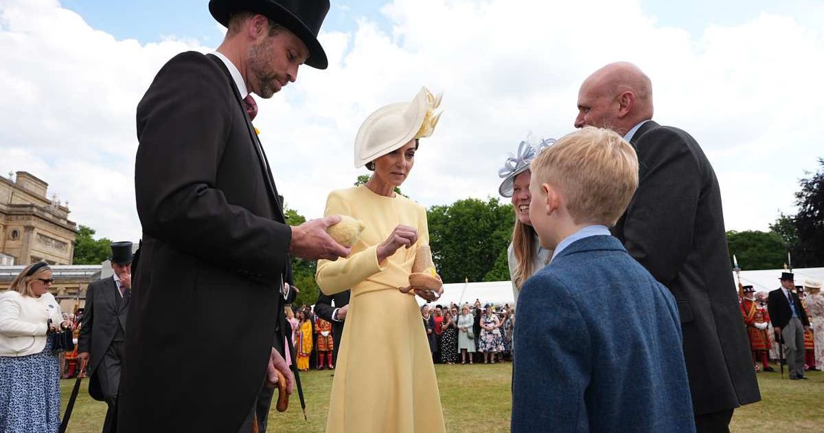 Prince William, Prince of Wales, and Catherine, Princess of Wales, receive Jellycat soft toys and meet the family of Liz Hatton. (Cover Image Source: Getty Images | Aaron Chown)