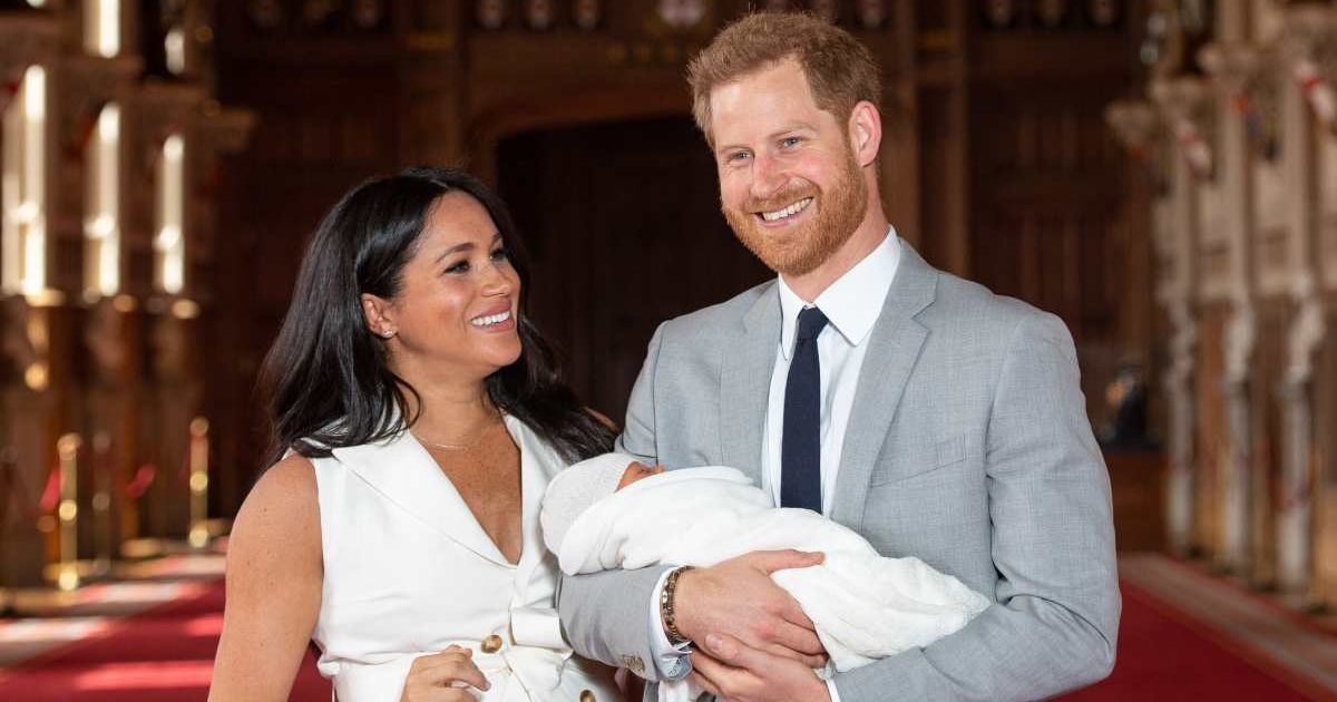 Prince Harry, Duke of Sussex and Meghan, Duchess of Sussex, pose with their newborn son Archie Harrison Mountbatten-Windsor during a photocall in St George's Hall at Windsor Castle. (Cover Image Source: Getty Images | Dominic Lipinski - WPA Pool)