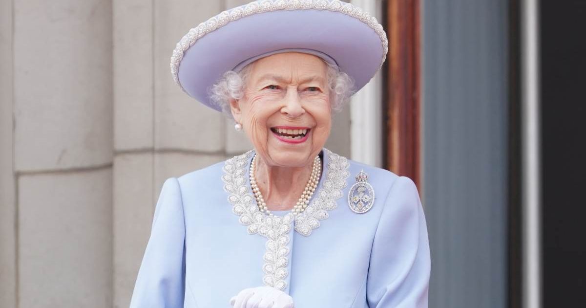 Queen Elizabeth II watches from the balcony of Buckingham Palace during the Trooping the Color parade. (Cover Image Source: Getty Images | Jonathan Brady)