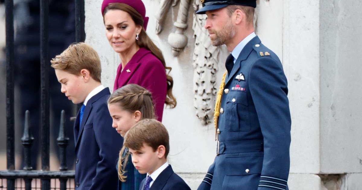 Kate Middleton, Prince George, Princess Charlotte, Prince Louis and Prince William depart Buckingham Palace to watch a military procession. (Cover Image Source: Getty Images| Samir Hussein/WireImage)