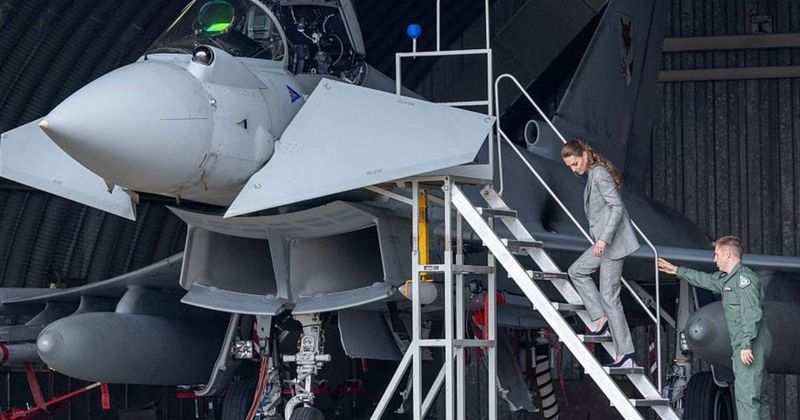 Royal Fans 'In Awe' as Kate Effortlessly Climbs Down Airplane Stairs in Stilettos — Backwards!
