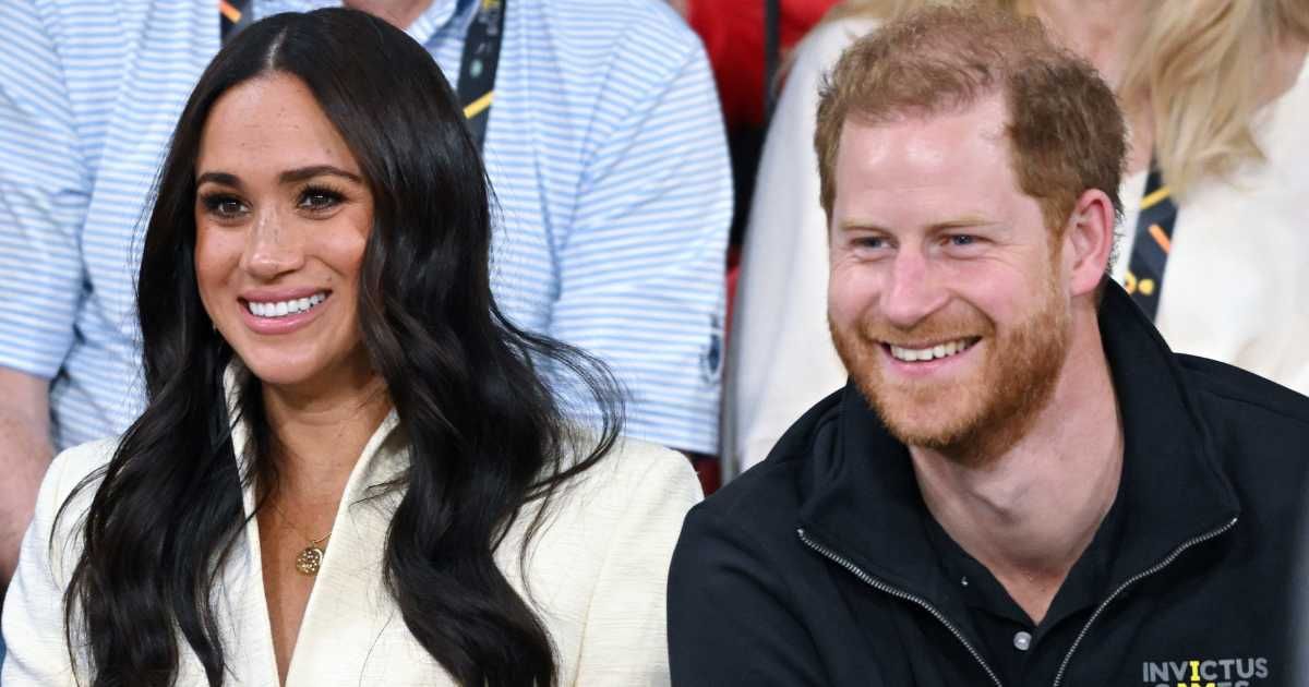 Prince Harry and Meghan Markle attend the sitting volleyball event during the Invictus Games at Zuiderpark on April 17, 2022, in The Hague. (Cover Image Source: Getty Images | Karwai Tang/WireImage)
