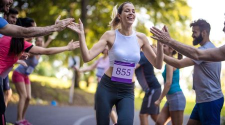 A heartbreaking sight made this runner stop mid-marathon — she left everyone in awe with the surprise she carried for 19 miles