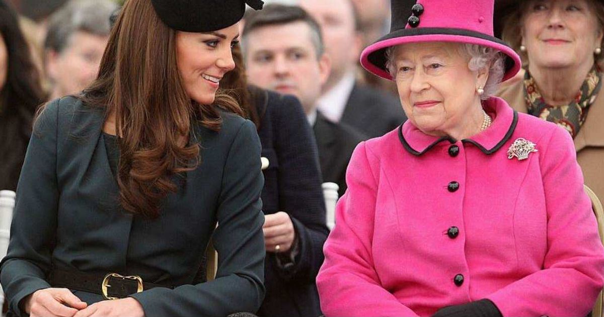 Queen Elizabeth and Kate Middleton watch a fashion show at De Montfort University in 2012. (Cover Image Source: Getty Images | Oli Scarff - WPA Pool)