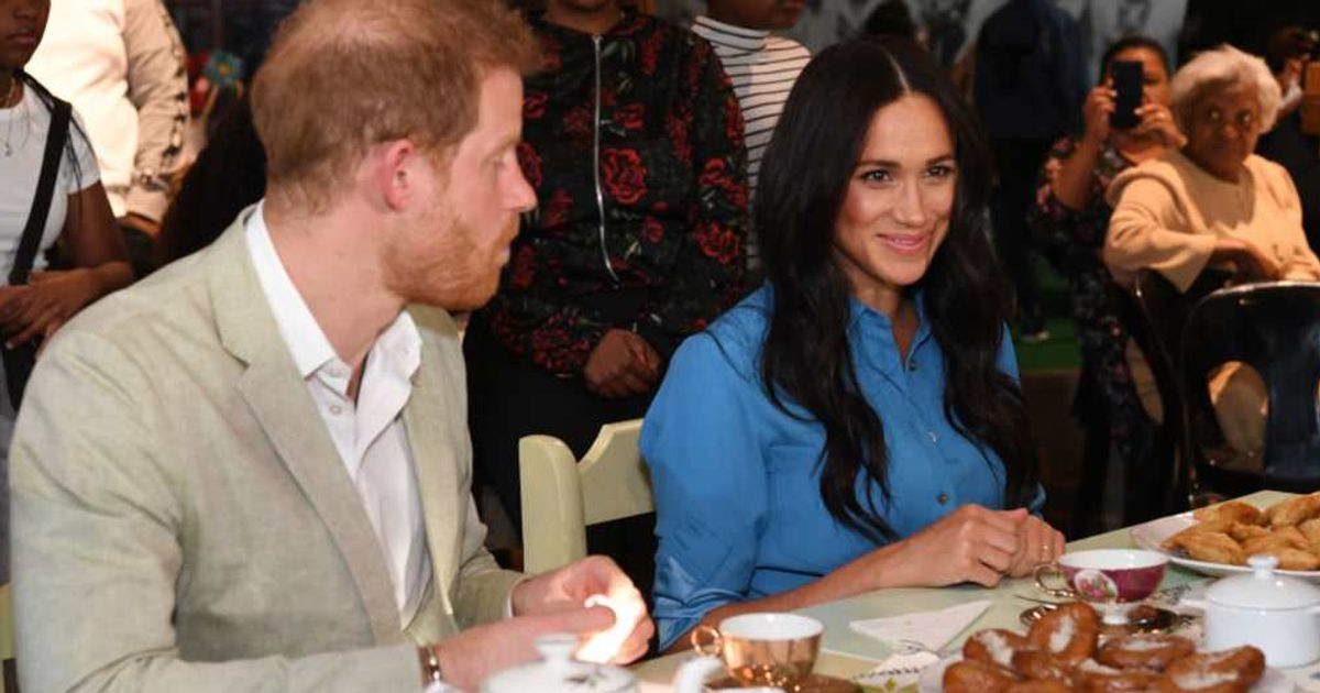Meghan Markle and Prince Harry visit the District 6 Homecoming center in Cape Town. (Cover Image Source: Getty Images| Facundo Arrizabalaga - Pool)