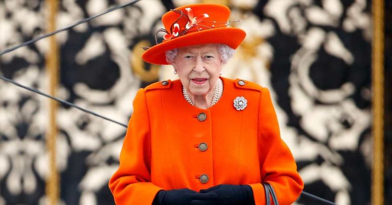Royal Designer Reveals Queen Elizabeth’s Strict Fashion Rules — and Why Measuring Her Was Off-Limits
