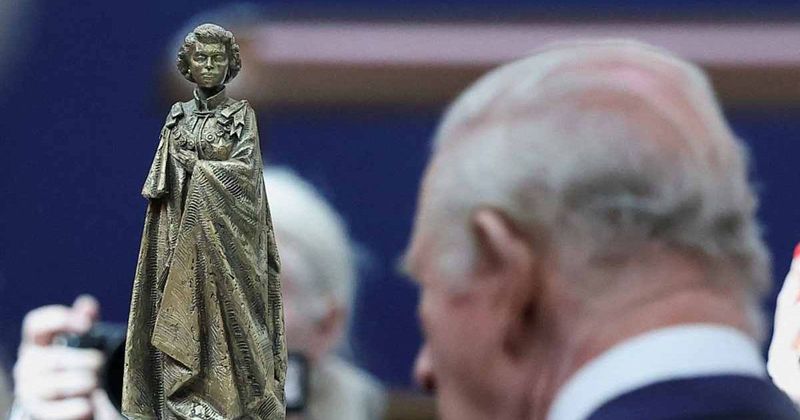 Royal Fans Have a Major Problem With Queen Elizabeth's Latest Statue And We Totally Get Why